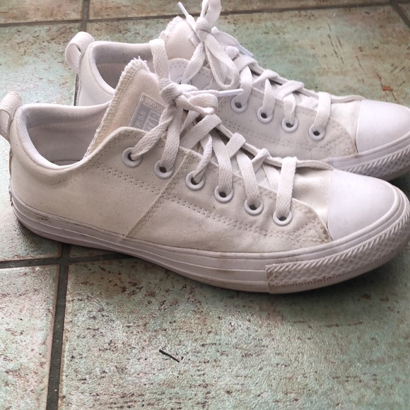 Women’s low top converse - Picture 2 of 3